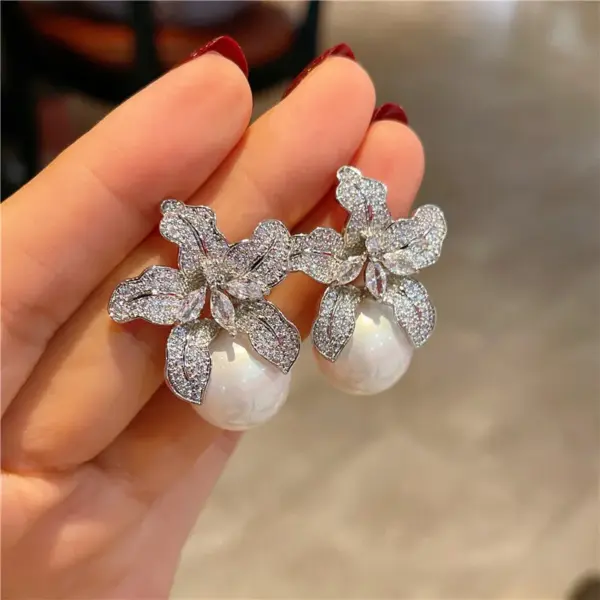 Wholesale 1 Pair Elegant Flower Plating Inlay Imitation Pearl Copper Zircon Earrings