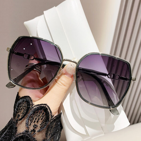 Wholesale Fashion TikTok Same Style All-Match Sunglasses Women's Anti-UV Large Frame Glasses Big Face Slimming larized Sun