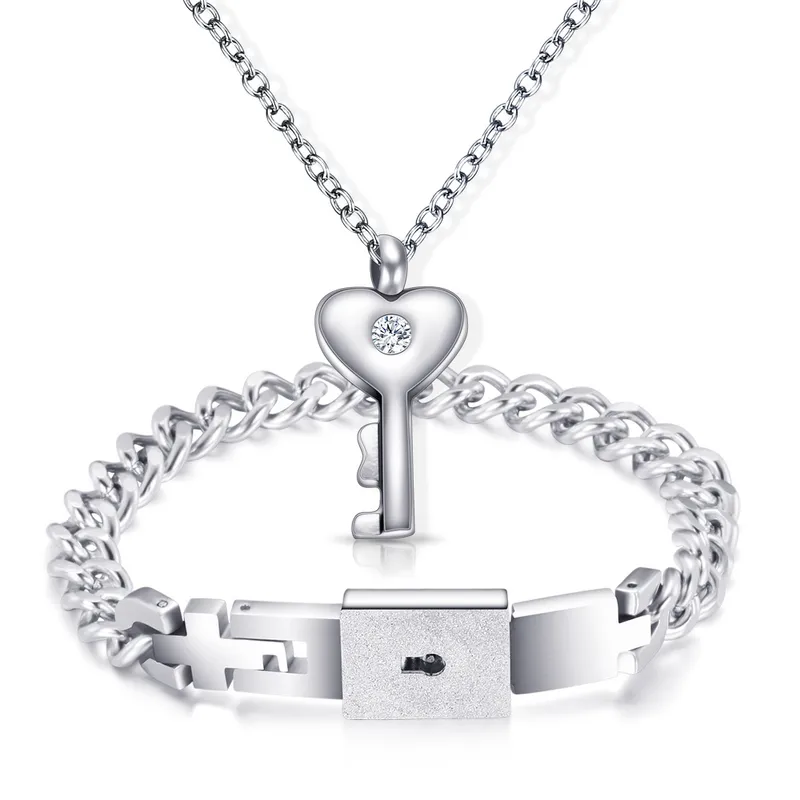 Wholesale Fashion Creative Cole Lock Titanium Steel Bracelet Necklace Suit
