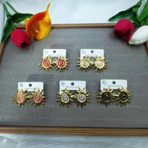 Sun-shaped Oil Drop Earrings Random Color / 18k