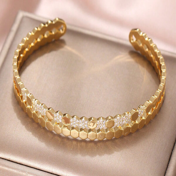 oly-7d7ac1365cc53a69601e6d8f4717d08c Wholesale High-end open honeycomb bracelet and ring set, fashionable and versatile bracelet and ring for women.