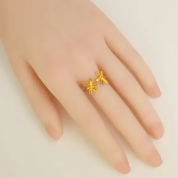 Wholesale Ion Plating (IP) Real Gold Plated Flower 304 Stainless Steel Vintage Style Simple Style Waterproof Non Tarnish Open Rings