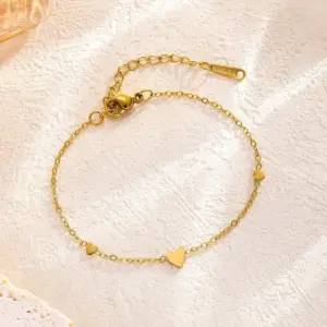 7712 Three Small Heart Bracelet / Gold