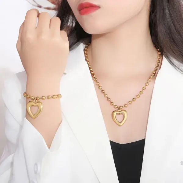Wholesale PVD Coated 18K Gold Plated Heart Shape Stainless Steel Streetwear Waterproof Non Tarnish Bracelets Necklace