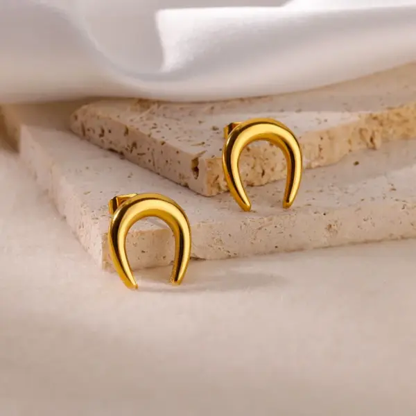 Wholesale 304 Stainless Steel Alloy Geometric Flower PVD Coated Zircon 18K Gold Plated 18K Gold Elegant Classical Romantic Plating Ear Studs