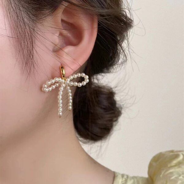Wholesale Lady Style Bow Pearl Earrings 2024 New Style Gentle Girl Ear Buckle French Retro Earrings High Earrings