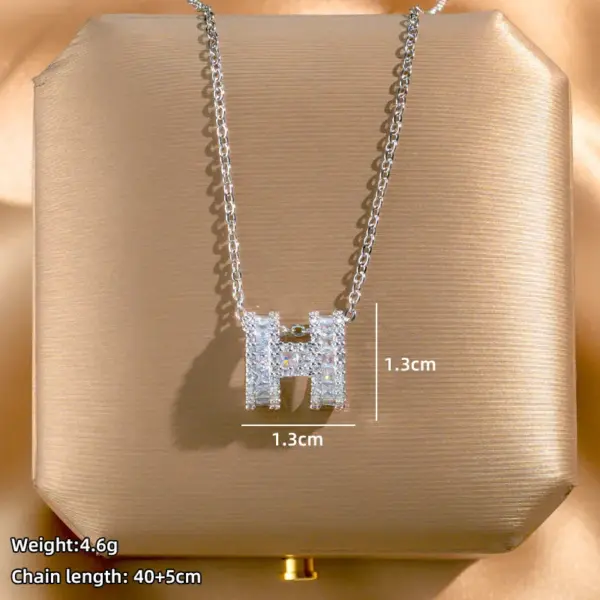 Wholesale Fashionable Minimalist Titanium Steel Necklace Women's Zirconia Clavicle Chain Elegant Luxury Jewelry Daily Wear Accessory