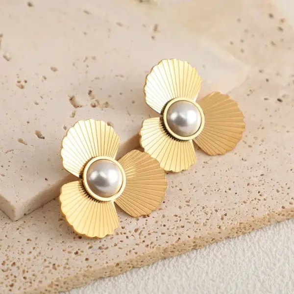 Wholesale Niche Temperament Design Flower Fan-Shaped Pearl Stud Earrings Irregular With Personality Earrings