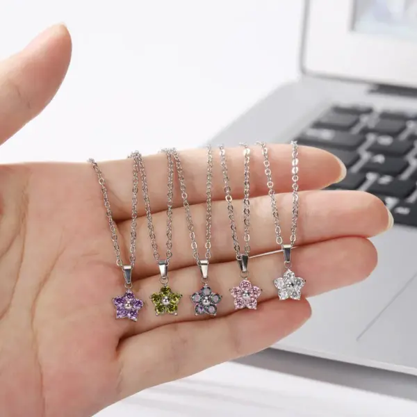 Wholesale 304 Stainless Steel Simple Style Classic Style Inlay Flower Zircon Pendant Necklace