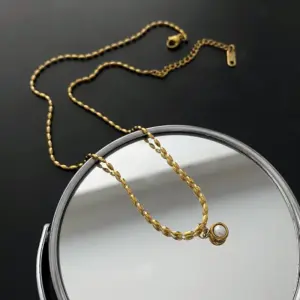 Wholesale Vacuum Plating Real Gold Plated 18K Gold Gold Plating Round 304 Stainless Steel Glam Waterproof Non Tarnish Titanium Steel Pendant Necklace