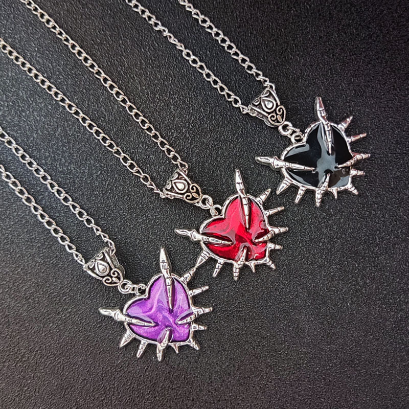 Wholesale European and American pular Gothic Retro Dark Heart Necklace agon Claw Design Harajuku Hip-Hop Street Sweater Chain Men and Women Gifts