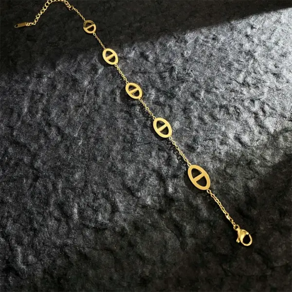 Wholesale Simple Style Geometric Titanium Steel 18K Gold Plated Bracelets In Bulk