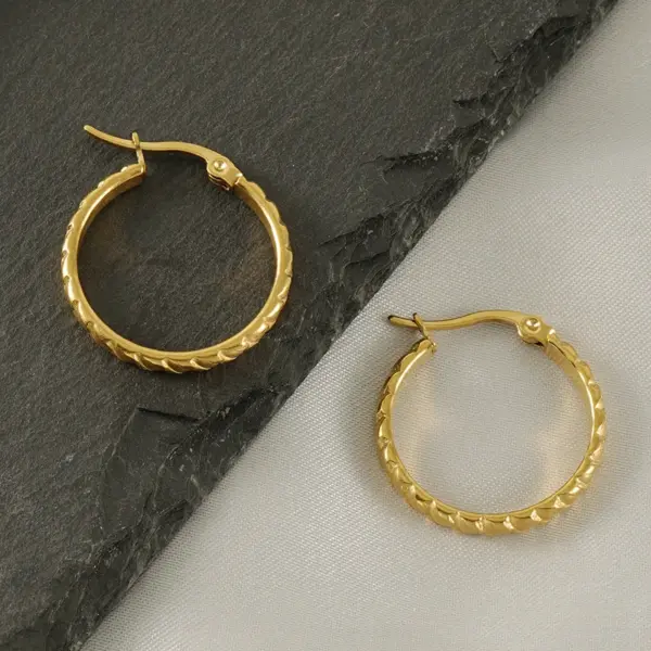 oly-7f413de9906fa833c7eba99f3b0da326 Wholesale PVD Coated 18K Gold Plated Round Stainless Steel Retro Simple Style Waterproof Non Tarnish Hoop Earrings