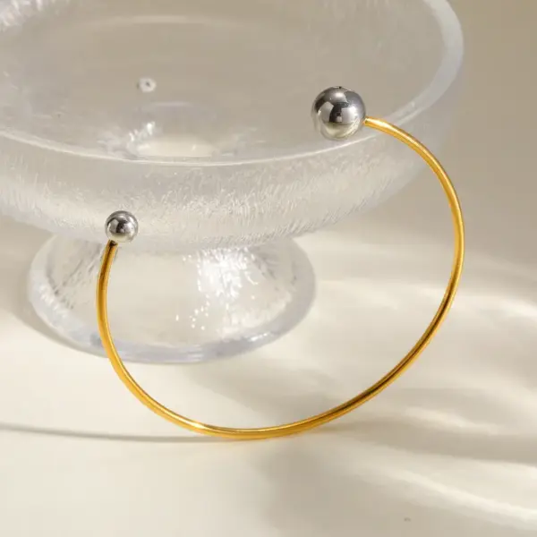 Stainless Steel Ball PVD Coated Real Gold Plated Simple Style Waterproof Non Tarnish Gold Bangle