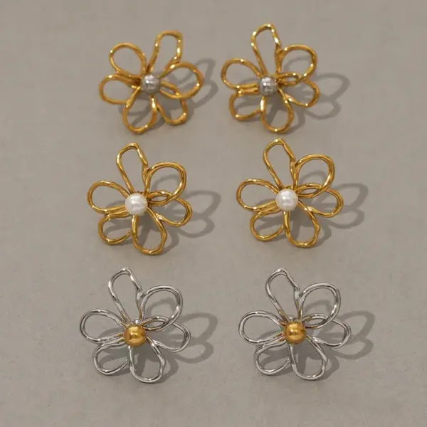 Wholesale Ion Plating (IP) Real Gold Plated 18K Gold Flower 304 Stainless Steel Sweet Simple Style Waterproof Non Tarnish Ear Studs
