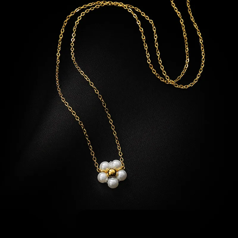 Wholesale PVD Coated Real Gold Plated 18K Gold Flower 304 Stainless Steel Simple Style Waterproof Non Tarnish 304 Stainless Steel Pendant Necklace