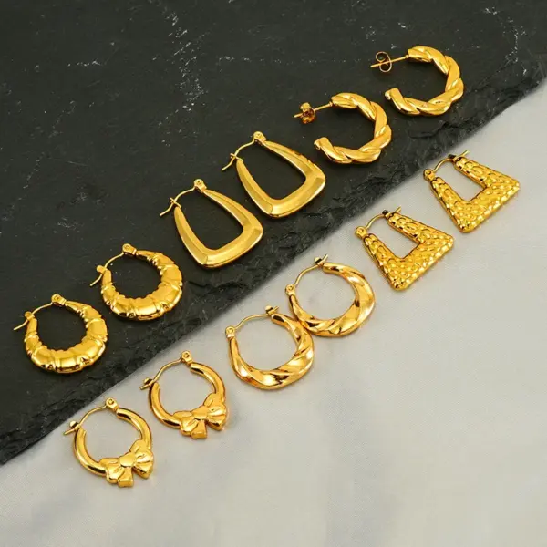 1 Pair Elegant Round Polishing Plating Stainless Steel Titanium Steel 18K Gold Plated Earrings