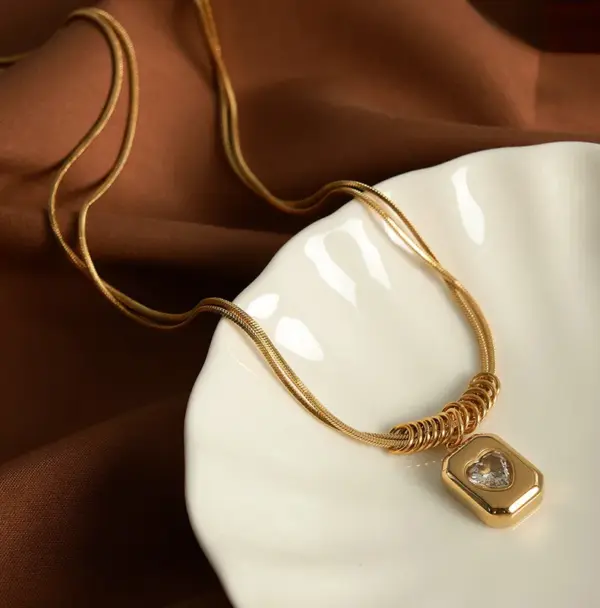 Wholesale 304 Stainless Steel Geometric Heart Shape PVD Coated Zircon 18K Gold Plated Casual Elegant Vintage Style Plating Inlay Gold Pendant Necklace