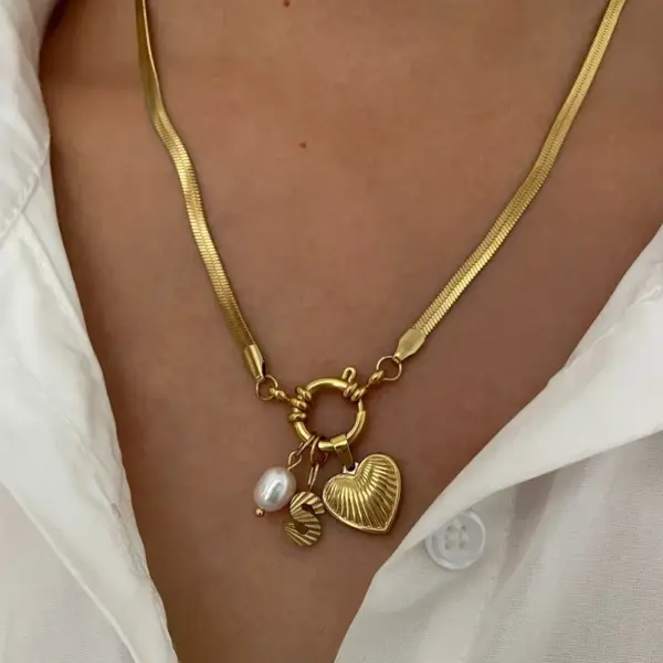 Wholesale 18K Gold Plated 316L Stainless Steel Letter Heart Shape Waterproof Non Tarnish Surgical Steel Simple Style Classic Style For Women's