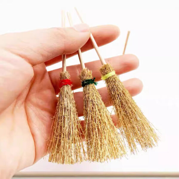 Wholesale Mini Dollhouse Magic Broom Dollhouse Artificial Scene Ornaments Old Broom Freshly Made