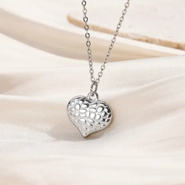 Wholesale PVD Coated Real Gold Plated Heart Shape 304 Stainless Steel Basic Retro Classic Style Waterproof Non Tarnish 304 Stainless Steel Pendant Necklace