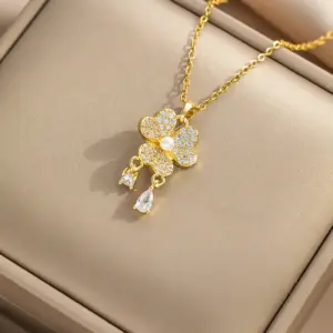 857 Clover Water Drop Necklace