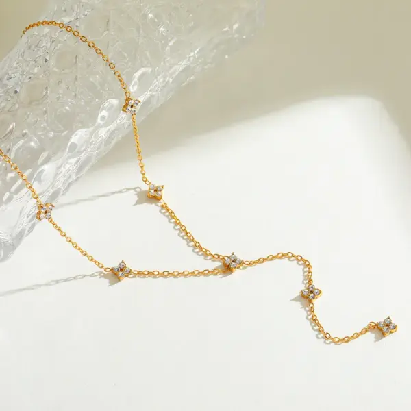 Wholesale Elegant Simple Gold Plated Stainless Steel Zircon Leaf Pendant Necklace For Women Casual Romantic Cute Female Style