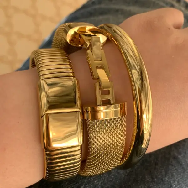 Wholesale PVD Coated Real Gold Plated 16K White Plating Solid Color 304 Stainless Steel Modern Style Waterproof Non Tarnish Bangle