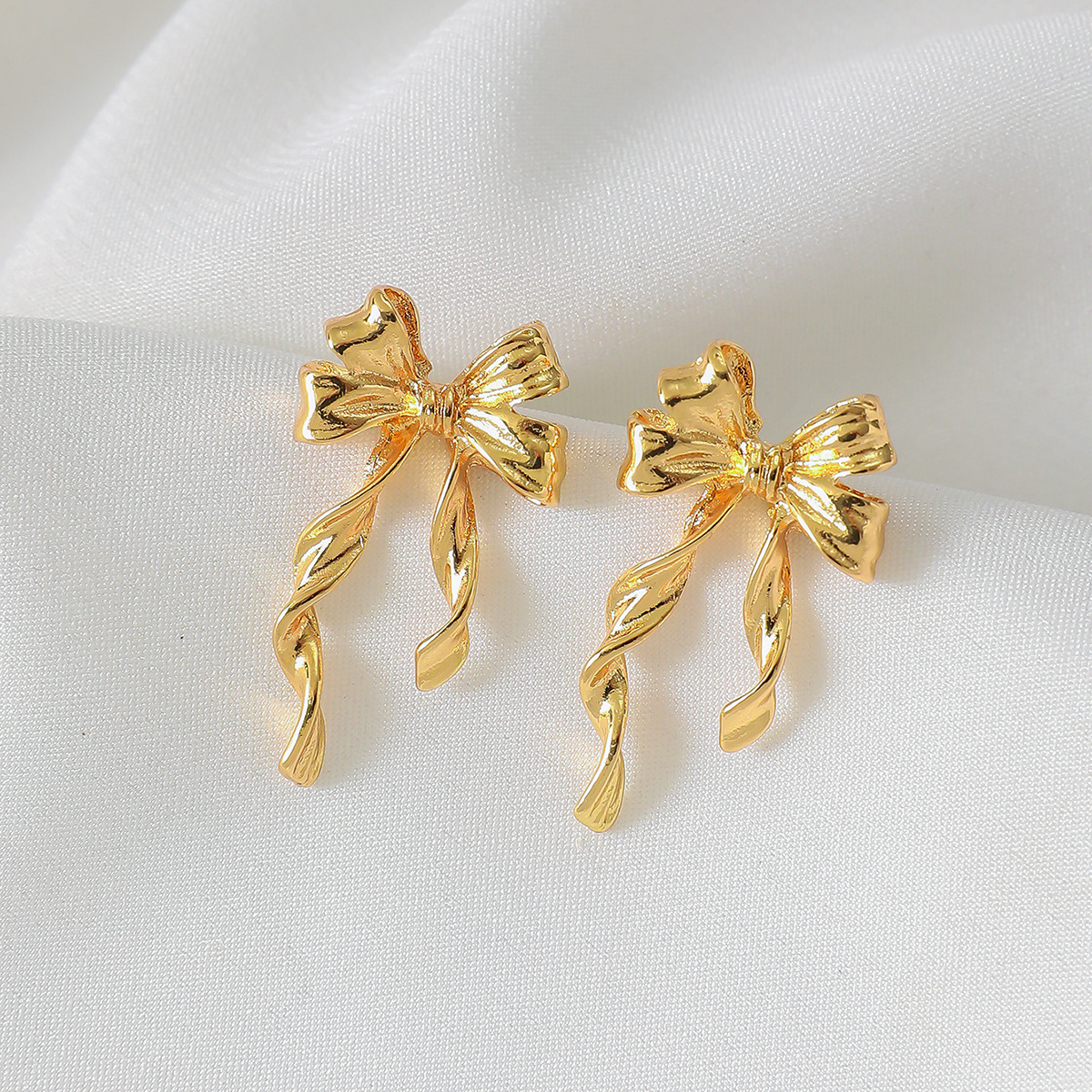 Wholesale European and American Cross-Border Hot-Selling Environmentally Friendly Alloy Gold Bow Personalized Fashion Trend Earrings Earrings Design N