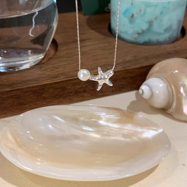 Wholesale Summer Beach silver Starfish Necklace Women's Light Luxury Niche Simple Elegant Pearl Collarbone Internet Celebrity Necklace Chain