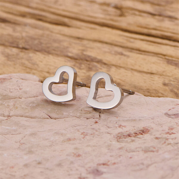 Wholesale Classic Mini Irregular Love Fashion Heart-Shaped Earrings Stainless Steel Hollow Sweet Girls Earrings Manufacturer