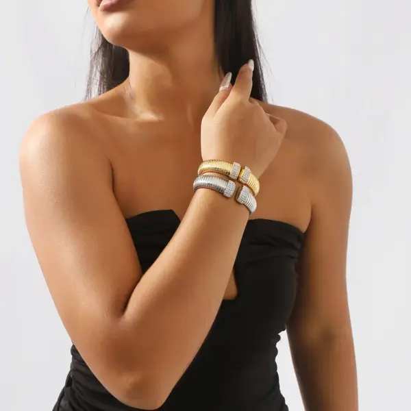 Wholesale Simple Style Solid Color 304 Stainless Steel Rhinestones Bangle In Bulk