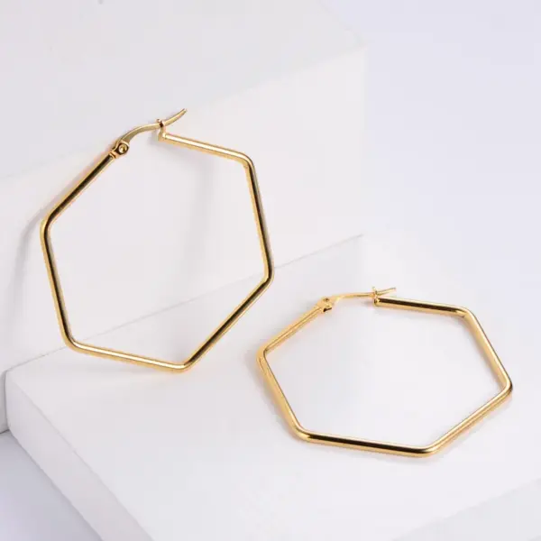 Wholesale PVD Coated Imitation Gold Heart 304 Stainless Steel Simple Style Waterproof Non Tarnish Earrings