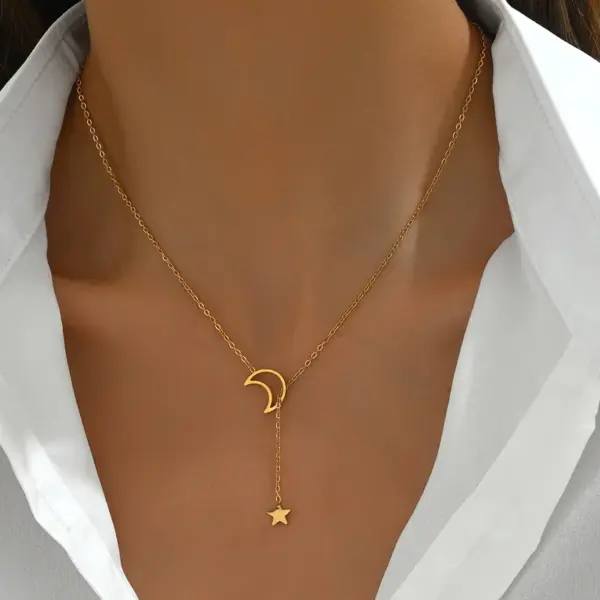 Wholesale PVD Coated Real Gold Plated 18K Gold Star Moon 304 Stainless Steel Vintage Style Simple Style Waterproof Non Tarnish 304 Stainless Steel Necklace