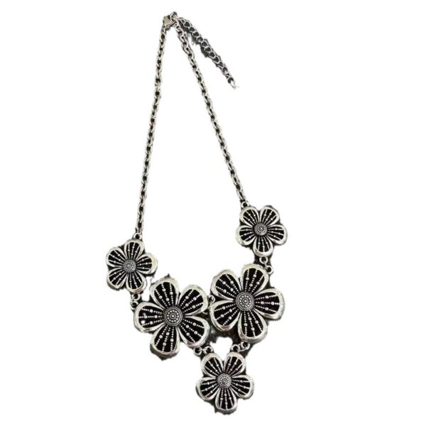 Wholesale Bohemian old flower pendant metal necklace women's new exaggerated niche high-end design sense clavicle chain tide