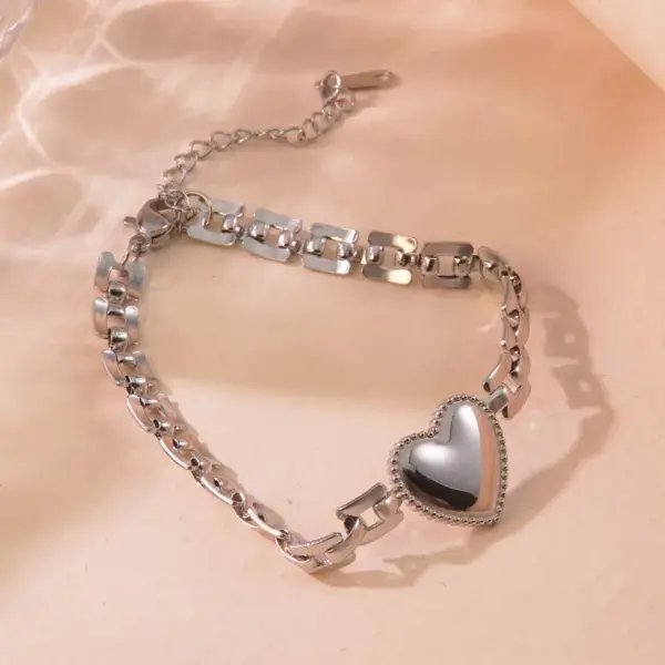 oly-825526f81759a8a2cf9f8f67a1aeed6a Wholesale Ion Plating (IP) 18K Gold Plated Heart Shape 304 Stainless Steel Hip-Hop Simple Style Cool Waterproof Non Tarnish Bracelets