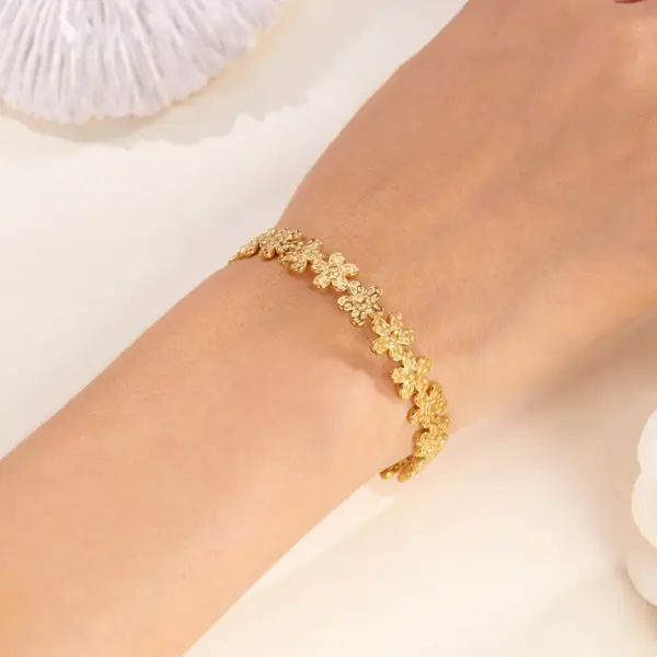 Wholesale 304 Stainless Steel Heart Shape Bow Knot PVD Coated Plated With KC Gold Modern Style Classic Style Commute Gold Bangle