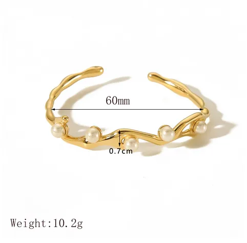 Wholesale Retro Classic Style Waves Solid Color 304 Stainless Steel 18K Gold Plated Artificial Pearls Bangle In Bulk
