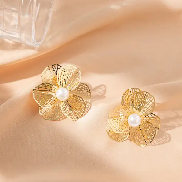 Wholesale 1 Pair Simple Style Classic Style Flower Butterfly 201 Stainless Steel Ear Studs