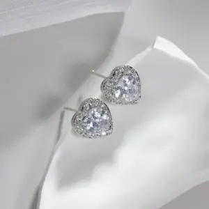 Heart White Zirconium