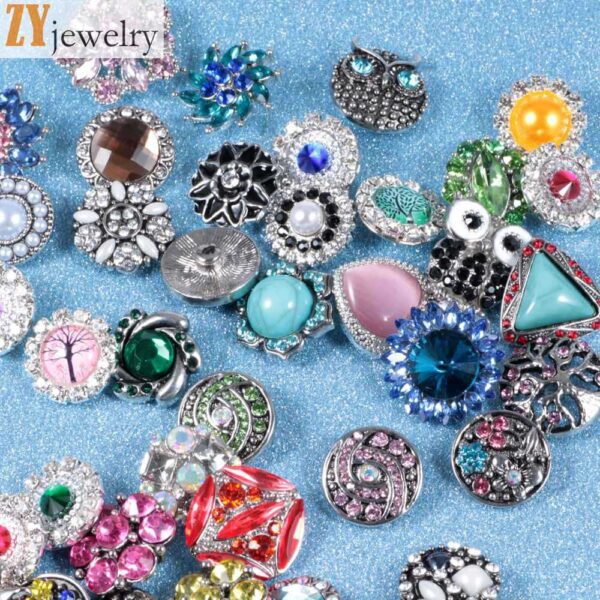 Wholesale Yiwu jewelry foreign trade explosions button diy jewelry accessories bracelet pendant earrings accessories wholesale manufacturers Four