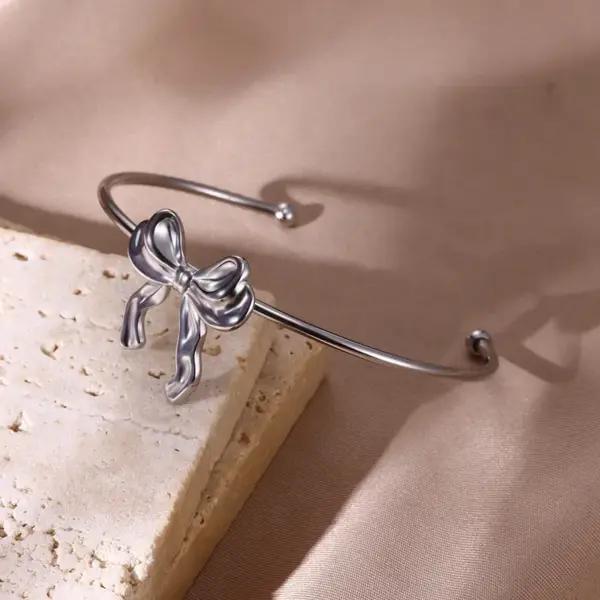 Wholesale PVD Coated Real Gold Plated Bow Knot 304 Stainless Steel Casual Elegant Simple Style Waterproof Non Tarnish 304 Stainless Steel Bangle