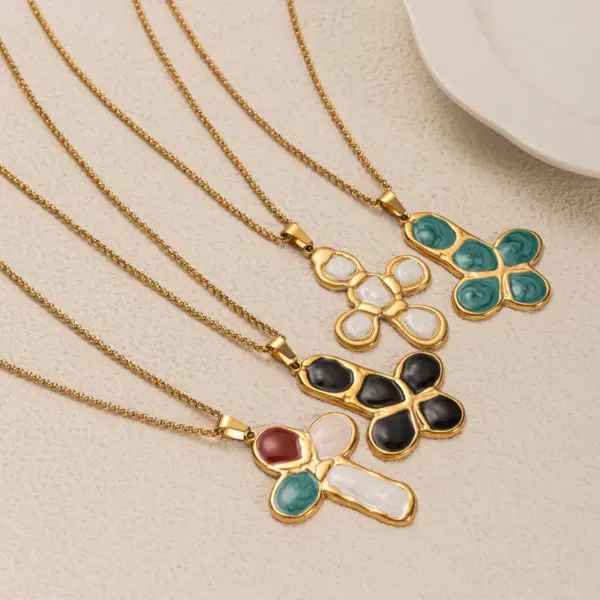 Wholesale Copper Cross Plated Zircon 18K Gold Plated Elegant Lady Cable Chain Lobster Trigger Clasp Closure Pendant Necklace