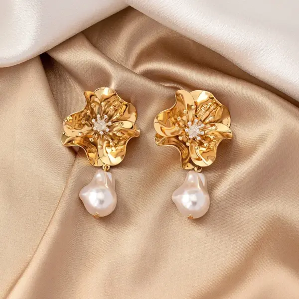 Wholesale 1 Pair Elegant Retro French Style Flower Plating Inlay Alloy Pearl Gold Plated Drop Earrings