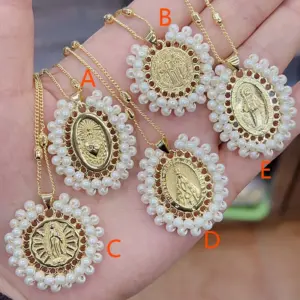 A Necklace / 1 Strand/Package