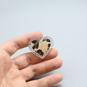 A1532 small love diamond leopard print (1 adhesive style)