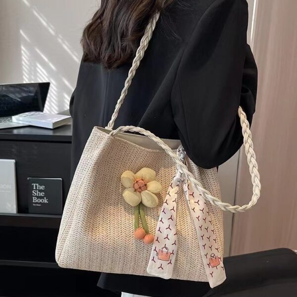 Wholesale Vacation Seaside Woven Straw Bag Women's Large Capacity 2025 New Rattan Satchel Shoulder Bag Commuter Tote Bag