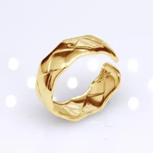 B47 Gold / Adjustable Opening