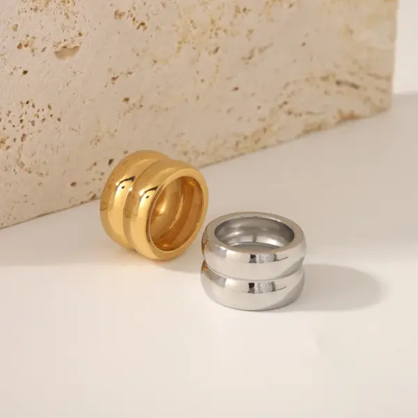 Wholesale PVD Coated Real Gold Plated 18K Gold Circle 304 Stainless Steel Elegant Waterproof Non Tarnish Rings