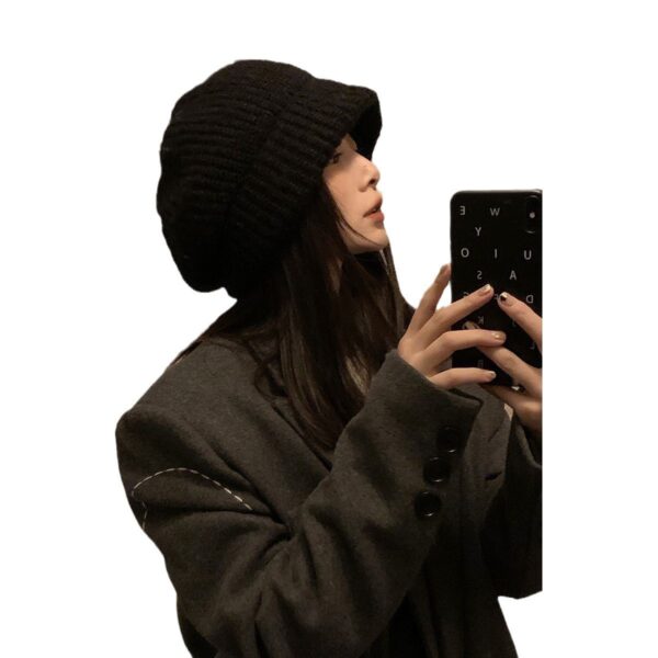 Wholesale Japanese style oversized beret for women, autumn and winter knitted beanie, face-slimming beanie, fisherman's hat.